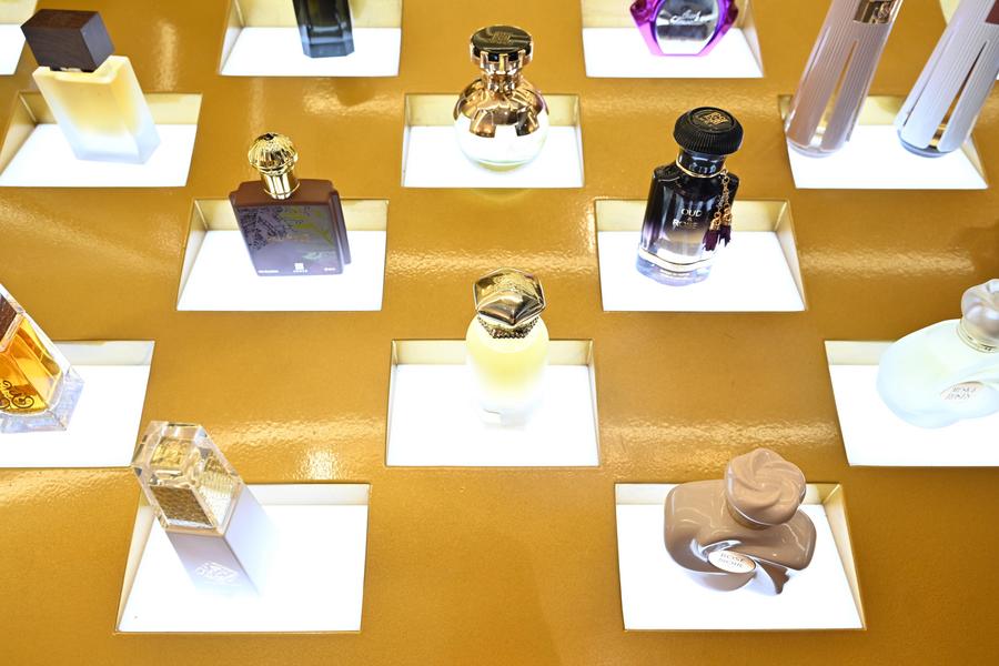 انطلقت فعاليات معرض العطور في محافظة حولي بالكويت أمس (الثلاثاء) وستستمر حتى 5 مايو.