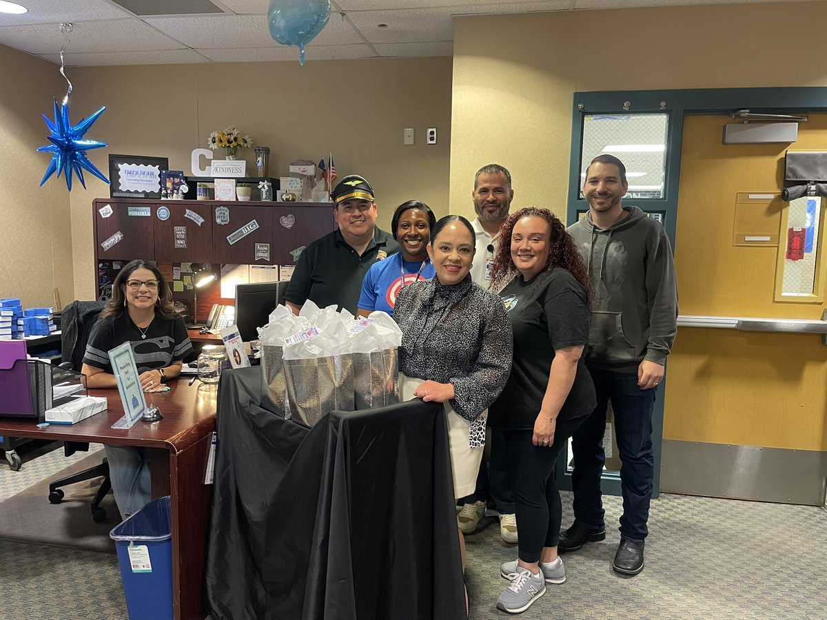 ππ ππ πππͺ & ππΌπΈ βπ π¦ππ€πππππ (@jjhscounseling) on Twitter photo Our "Flight Crew" delivered First Class swag to our First Class Administrative Professionals! Their commitment and support helps us be successful for our Mustang Community! <a href="/NISDJay/">John Jay High School</a> <a href="/NISDJaySEA/">John Jay SEA</a> <a href="/NISDCounseling/">NISD Counseling</a> Our "Flight Crew" delivered First Class swag to our First Class Administrative Professionals! Their commitment and support helps us be successful for our Mustang Community! <a href="/NISDJay/">John Jay High School</a> <a href="/NISDJaySEA/">John Jay SEA</a> <a href="/NISDCounseling/">NISD Counseling</a>