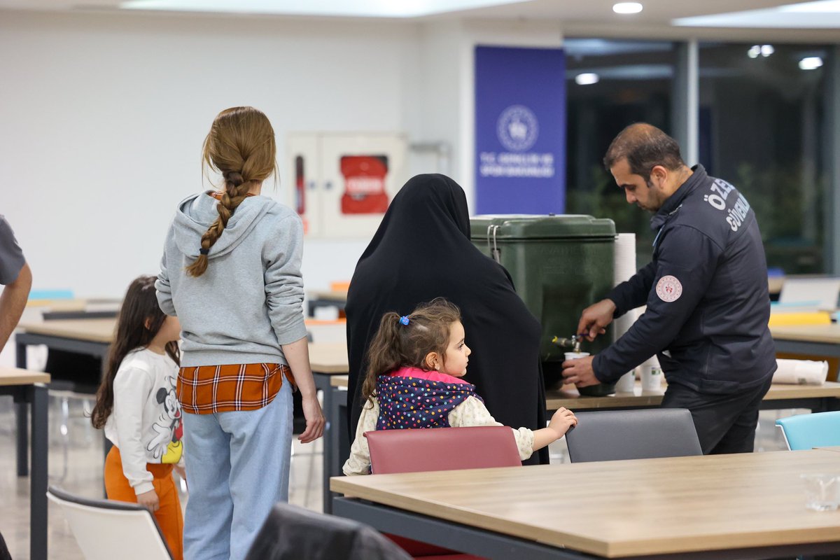 GSB_Istanbul's tweet photo. Tesislerimiz Halkımızın Hizmetinde!

Deprem sonrası, geceyi evinde geçirmek istemeyen vatandaşlarımız için tüm tesislerimizi kullanıma açtık. Güvenli bir ortam sunmak adına tüm önlemlerimizi aldık.

Bakanlığımız, tüm imkânlarıyla her daim milletimizin yanındadır. https://t.co/EhwCMiLB2e