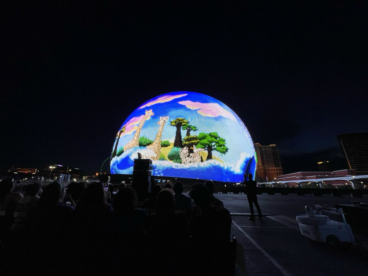 En el marco del Día de la Tierra, la Cónsul <a href="/PatriciaCortesG/">Patricia Cortes Guadarrama</a> participó en la Segunda Celebración Anual del Desafío de Diseño Estudiantil XO, donde se reconoció a estudiantes de <a href="/ClarkCountySch/">CCSD</a> por su compromiso y creatividad en favor del planeta. 🌎🎓   #DiplomaciaPúblicaMX