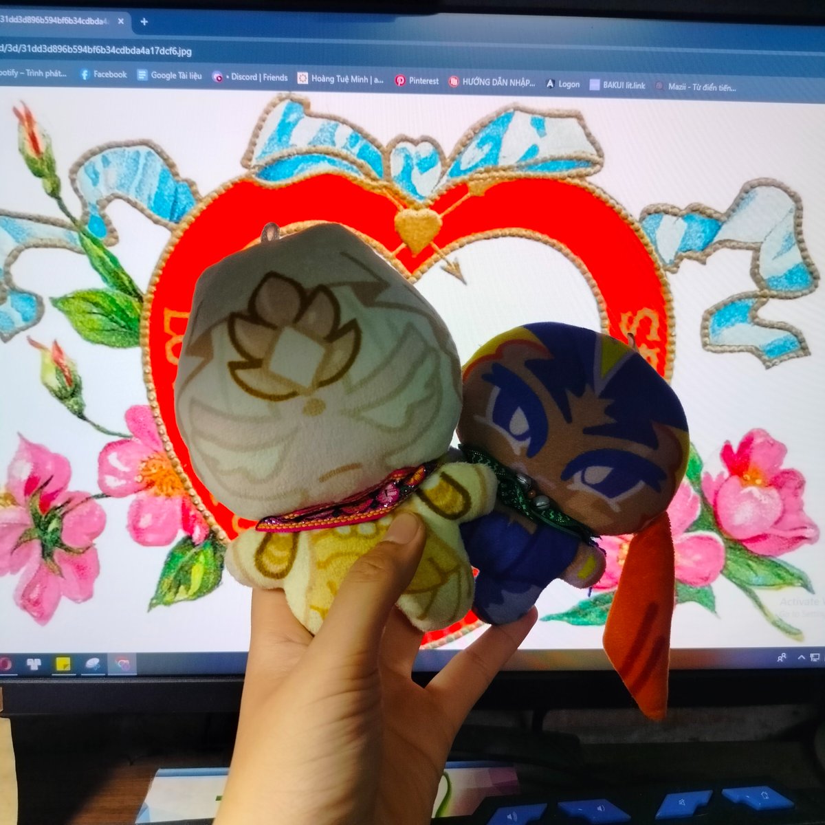 LightLight_ghos's tweet image. #mysticflourcookie 🌾 #electriceelcookie ⚡
I can only send my love to you through fabric and cotton. Please know that in every universe, you are loved and appreciated by me