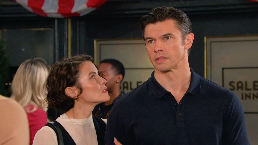 brianne1017's tweet photo. Xander tells JJ that he should stick around because he might kill Philip. Sarah yells at him & assures JJ that her husband has a very dry sense of humor & he was only kidding. #Days #Xarah @PaulTelfer #LinseyGodfrey #JohnPaulLavoisier #CaseyMoss https://t.co/m7OvXkLQv3