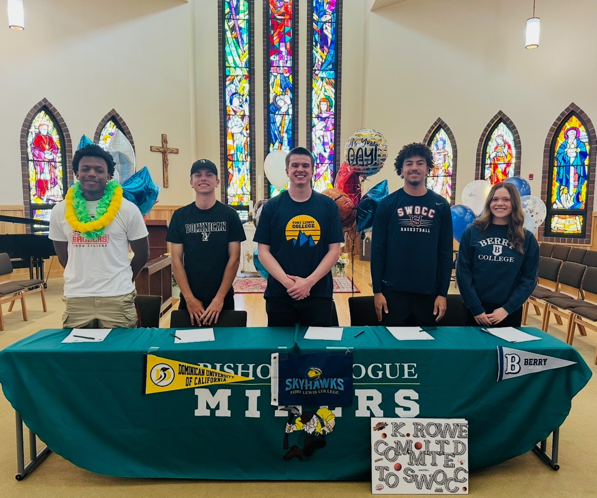 Congrats to the five Bishop Manogue Miners who signed their National Letters of Intent today to compete in college!

Pele Masina - Snow College 🏈
Dulin Hukari - Fort Lewis College 🏈
Sofie McLean - Berry College 🏊‍♀️
Kaden Rowe - Southwestern Oregon Community College🏀
Jack Gladys