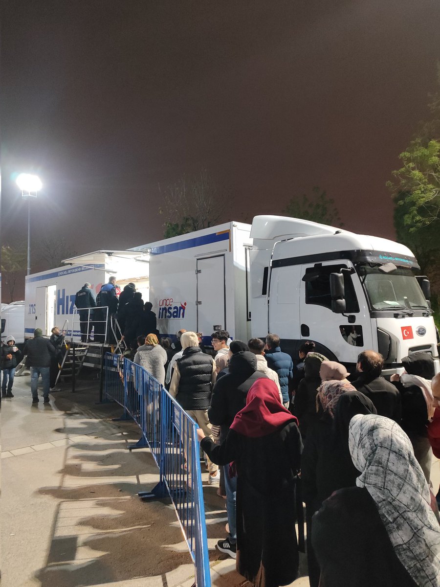 İstanbul depremine kayıtsız kalmayarak ilçemiz <a href="/esenlerbelediye/">Esenler Belediyesi</a> ye dayanışma için erzak tırı yollayan <a href="/kocaelibld/">Kocaeli Büyükşehir</a> teşekkür ederiz . 🤗👏