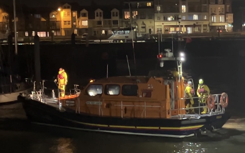 Callout at 10.09pm yesterday  to assist Police &amp; Coastguard  with an incident in the South Beach area of Lowestoft. Lifeboat launched and searched until resolved - returned to mooring at 11.40pm.
