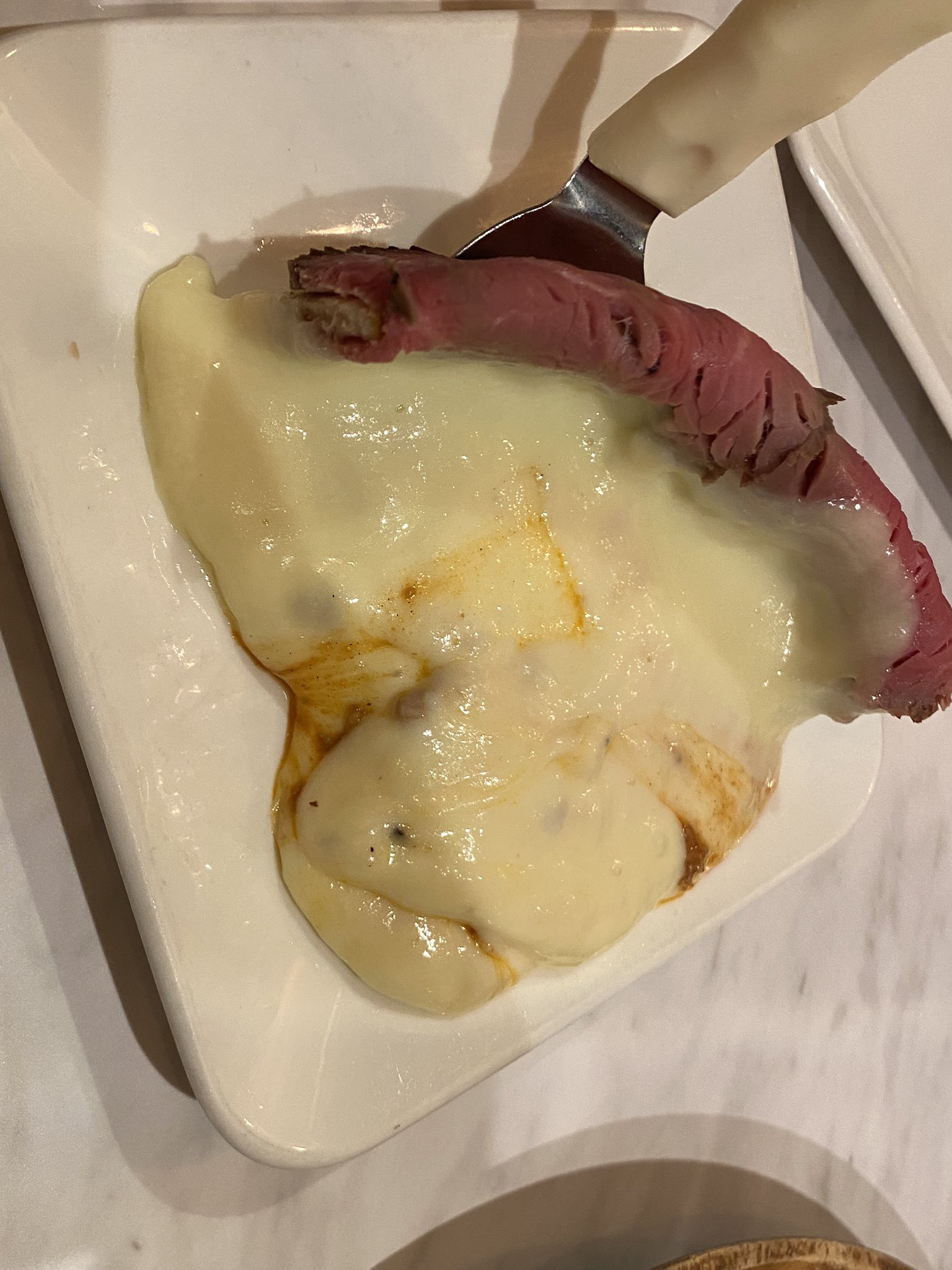 シカゴピザ&ボルケーノパスタ Meat&Cheese Forne シカゴピザ&ボルケーノパスタ Meat&Cheese Forne