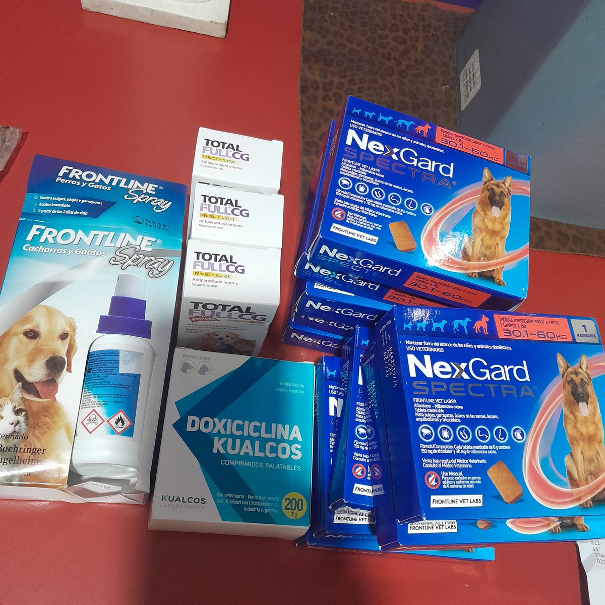 Listo! Ya están todos desparacitados!! 😄 
Ya tenemos para terminar los tratamientos de Negra y Viejo Pepe.
Dejo mi alias para quienes quieran darnos una ayuda 🙏 
Yesicazamudio0.uala 
Gracias 🫂