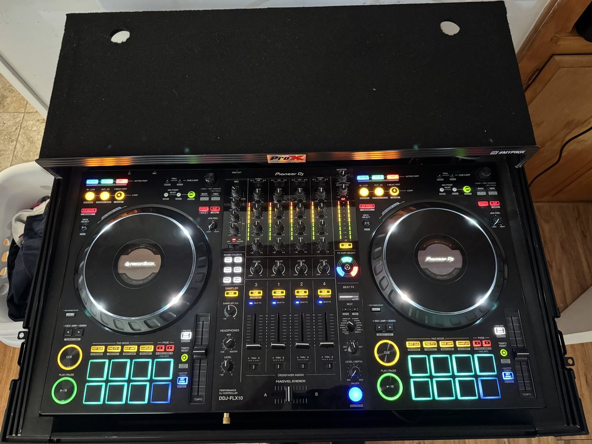 marcchavez12's tweet photo. Selling  Pioneer DJ DDJ-FLX10 
With ProX Flight Style Road Case
Hmu if interested https://t.co/yqfgDGTbsE