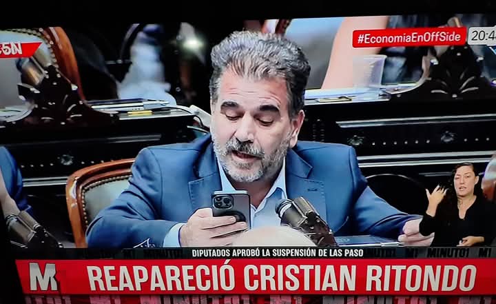 Los diputados van a hacer una comisión para tratar el viaje a Roma por el funeral de Francisco. Y si hacen una comisión legislativa para investigar el enriquecimiento ilícito del legislador Cristian Ritondo? 
#DuroDeDomar

River Simón Gallardo
