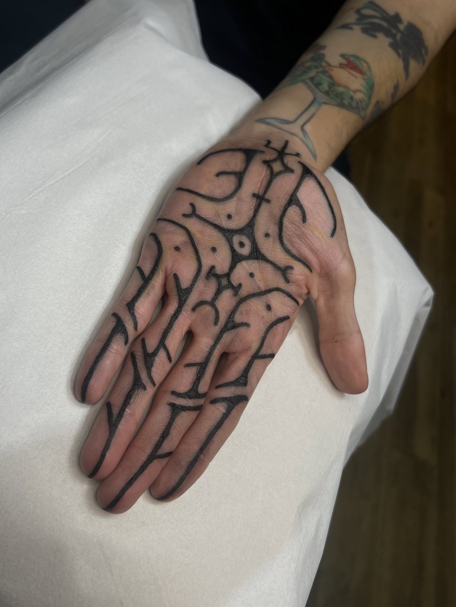 Tatuagem bem delicadinha que fiz hoje 🔥