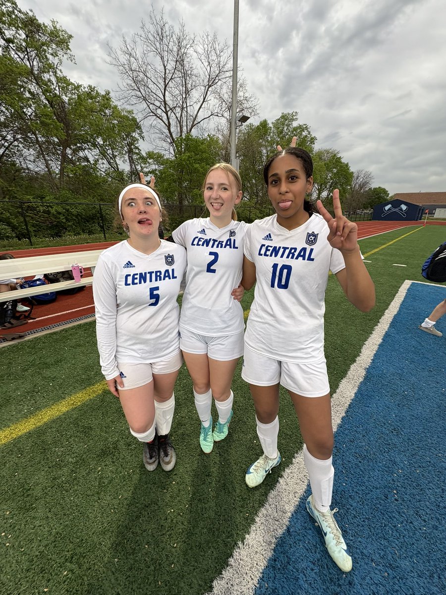 C Team defeats Oak Park 3-0 tonight! #POTG are Reyna, Sienna, and Sarah. These 3 not only lead vocally, but also by example. Not always composed, and nowhere near perfect, but C Team’s passion and drive to get better continues to prevail in these tough battles! Great work ladies!