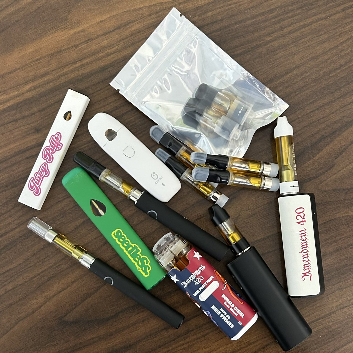 CannaGraf's tweet image. Sampling at the Office Today! #cannabis #LiveResin #Vape