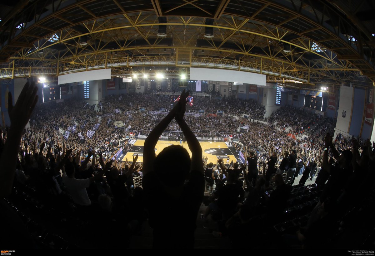 Μία μοναδική βραδιά! Χιλιάδες συναισθήματα!
Απογοήτευση για τη μεγάλη ευκαιρία και την απώλεια του Ευρωπαϊκού τίτλου, υπερηφάνεια για αυτή την ομάδα και την προσπάθεια που έκανε για να μας φέρει ως εδώ, θαυμασμός και βαθιά υπόκκλιση για αυτό τον υπέροχο κόσμο.   
#PAOK ⚪️⚫️