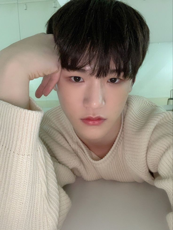 hubboyslove's tweet photo. 🏳️‍🌈 Bain, do #JustB, fez uma postagem em seu Instagram assumindo que é GAY! 

Ele se torna o 1° idol em um grupo de k-pop abertamente gay. https://t.co/jdyn4fiWNE