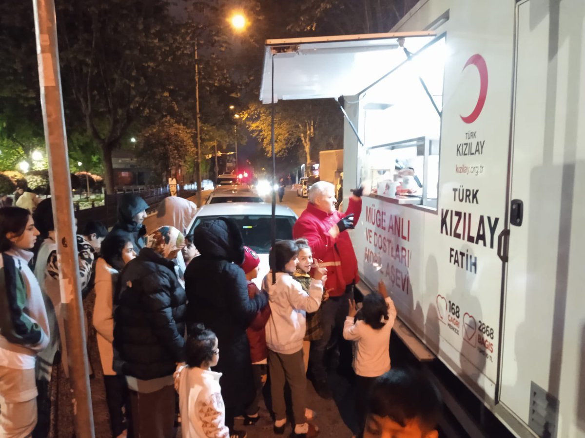 Anlık.
Soldakini alkışlayanlar sağdakini boykot ediyor.