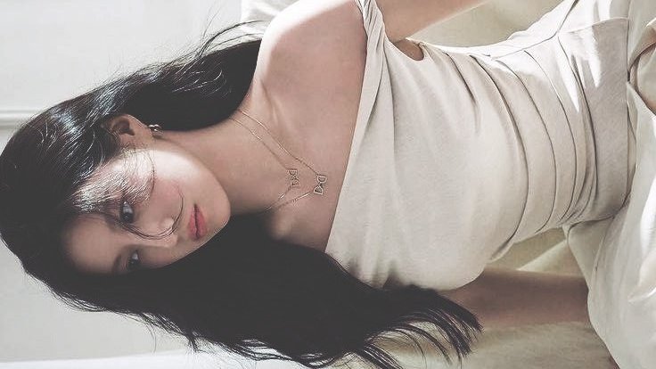 여신은 순수한 아름다움을 증명합니다.