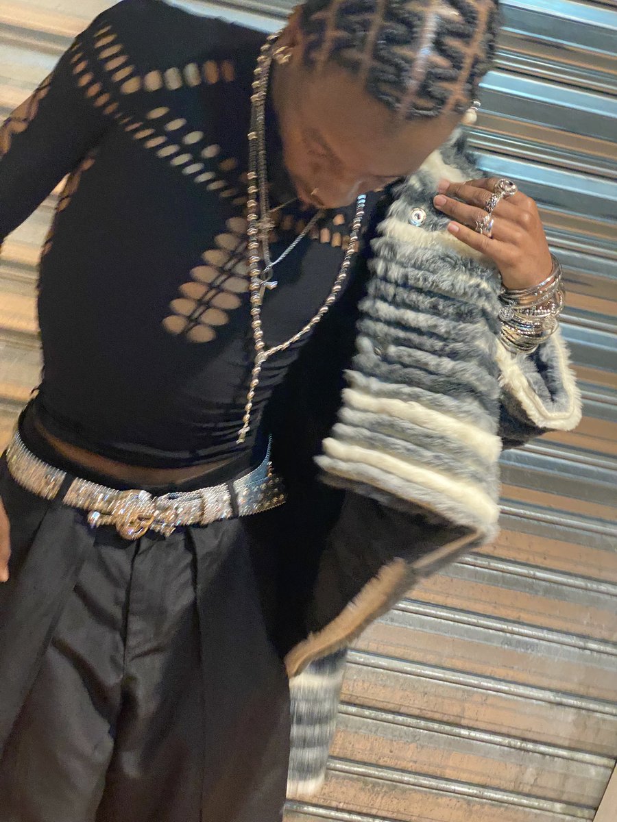 aartictundra_'s tweet image. Rate my fiiiiittttt 🫶🏾
#LGBTQIAWelcomeSpring