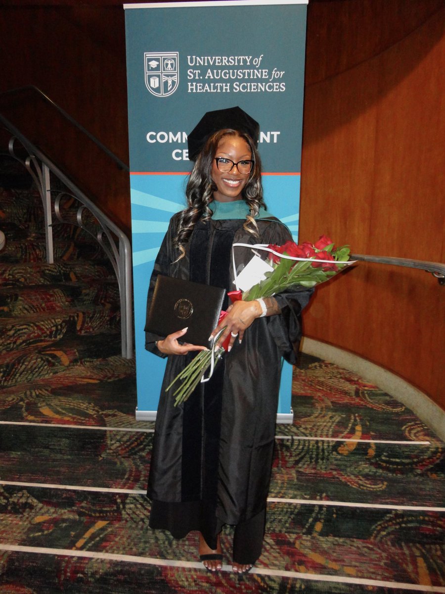 pimpinaintezeh's tweet photo. sooo… im a Doctor now 😭🥹 https://t.co/utOexHh4rC
