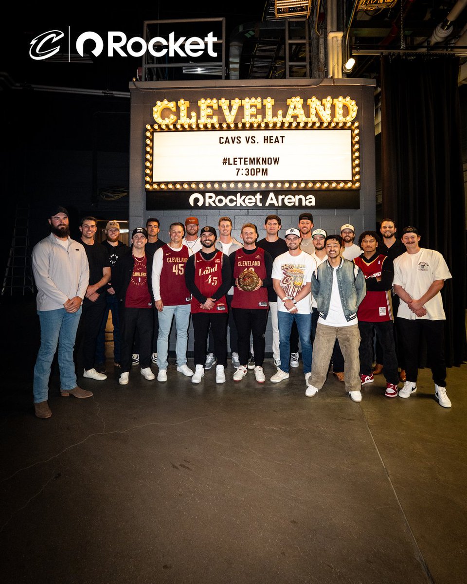 From ball game to ball game. ⚾️🤝🏀

<a href="/RocketOTD/">Rocket</a> | #LetEmKnow