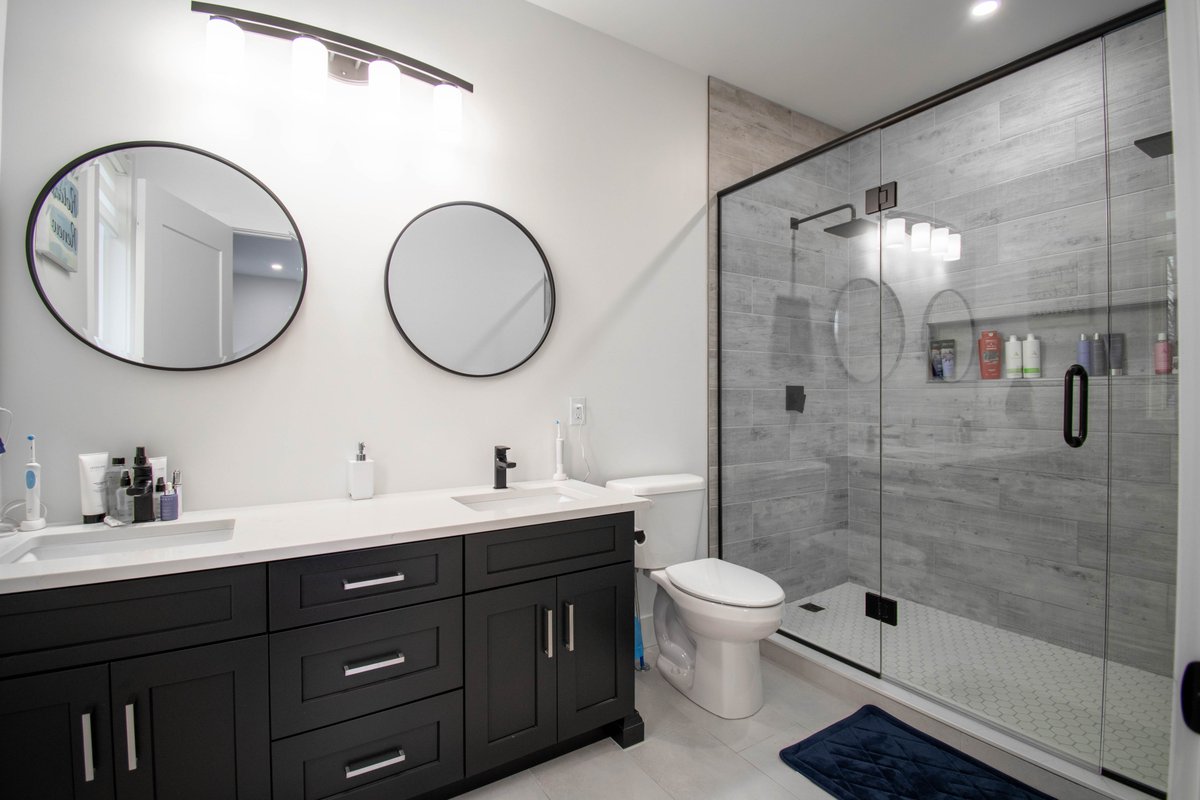 YLRETeam's tweet photo. Modern living 2 car garage bungalow and only 10 minutes to Tillsonburg! This open concept home boasts over 2300 sq. ft. of finished living space and offers a lifestyle beyond compare. Don’t miss out on this one! https://t.co/wsEKM5mKPN