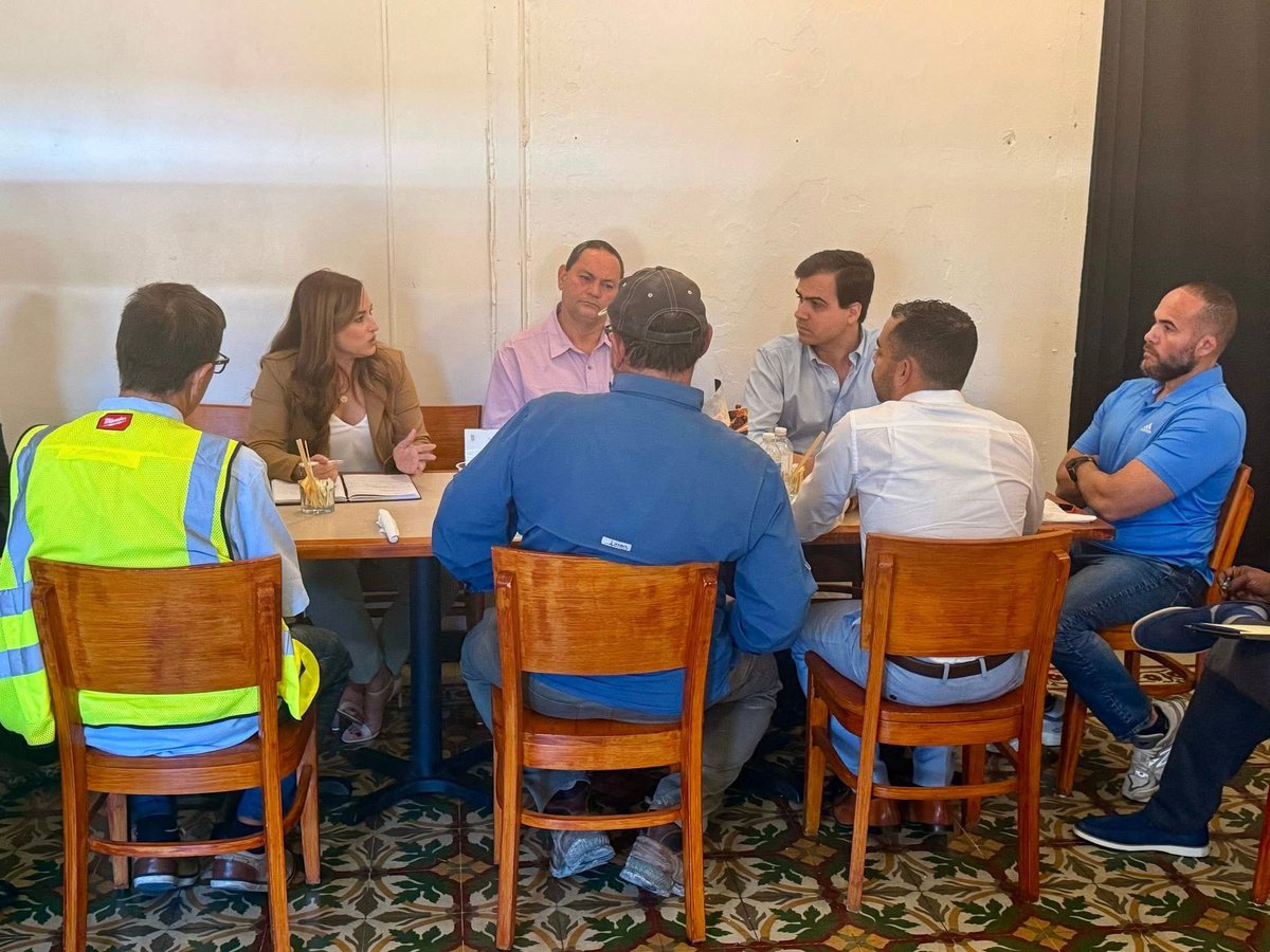 jbarlucea2's tweet photo. Abordamos los retos que enfrentan los municipios en áreas de infraestructura, vivienda, salud y desarrollo económico. También acordamos mantener un diálogo abierto y constante para impulsar gestiones en beneficio de todos los municipios del distrito senatorial de Ponce. https://t.co/pIPG9ULmYa