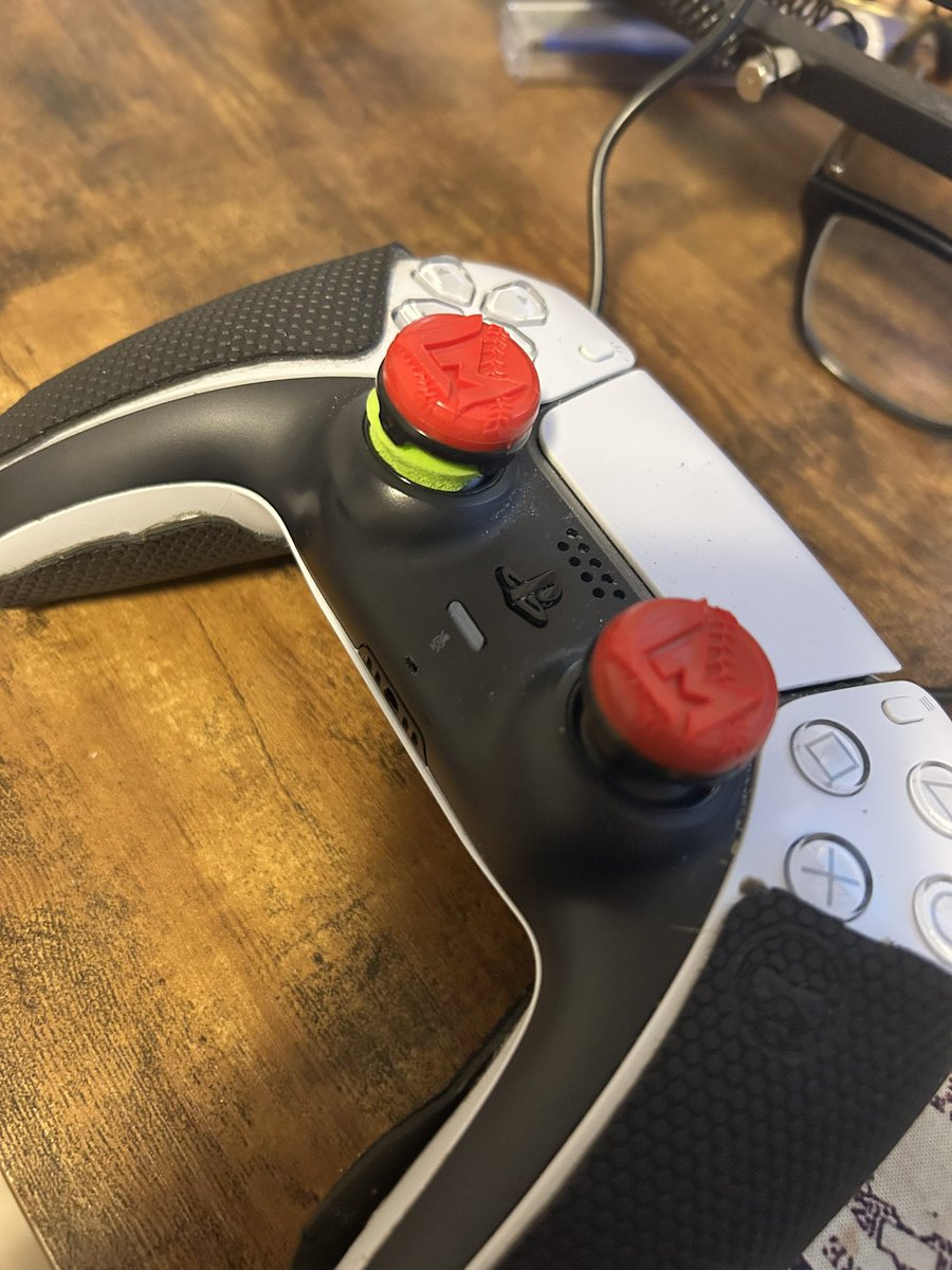 bennyvd10's tweet photo. @littlemann17 best kontrol freaks on the market. Gotta have the same set up as the goat. https://t.co/XtbHTMA6aN