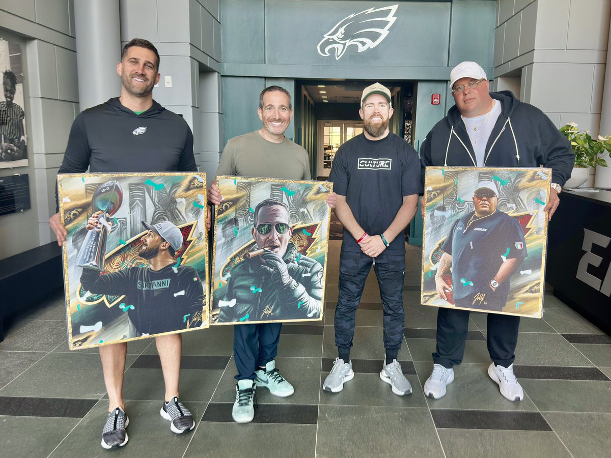 Getting the boys ready for the draft 😁🏆 🎨 Special delivery for Sirianni, Howie and Big Dom 🦅 What a squad!!! Always extra special to know I’ve got my work displayed by some legends. Till next time 🤌 GO BIRDS 

#flyeaglesfly🦅