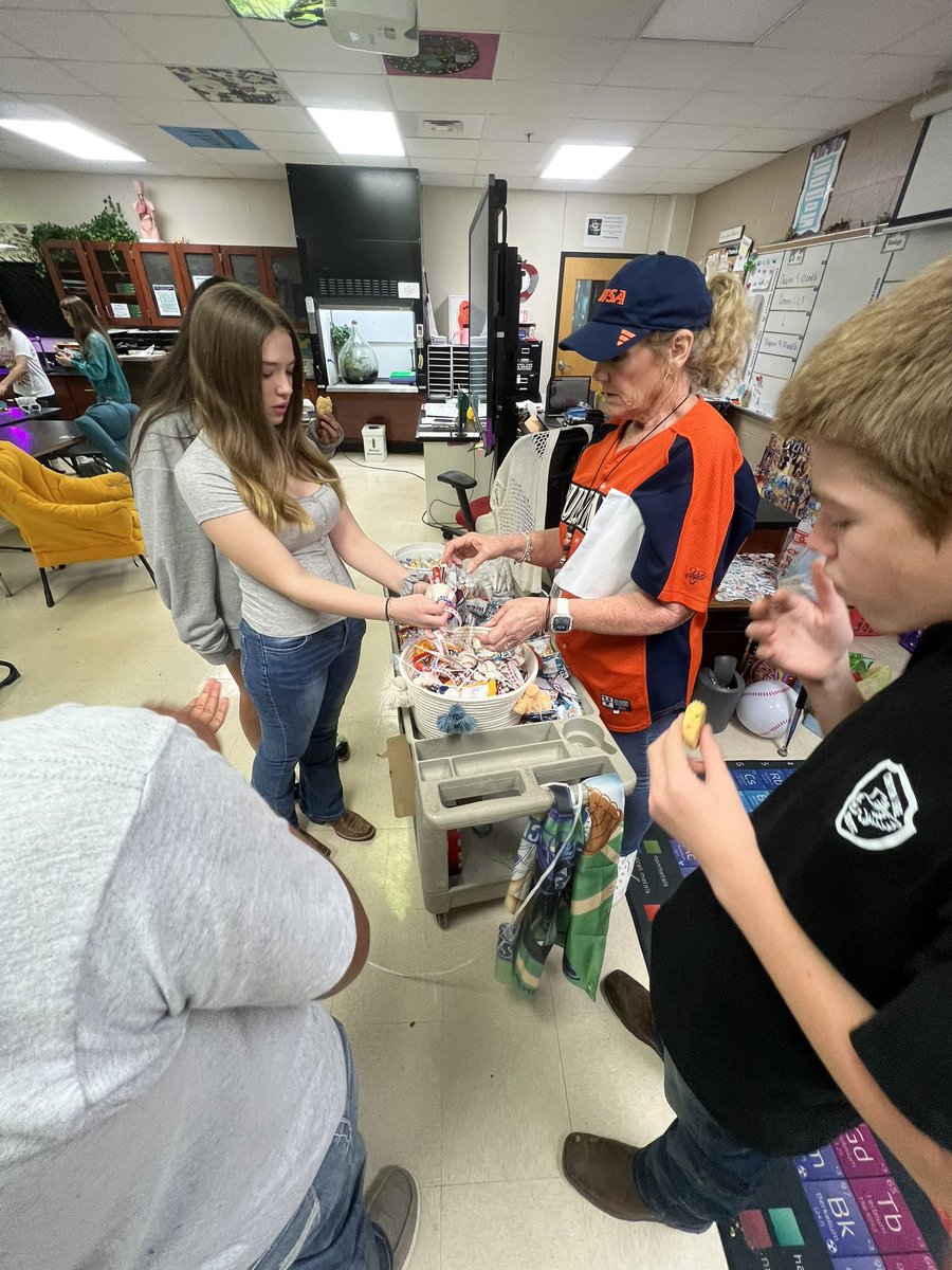 Kristen Adams tweet media