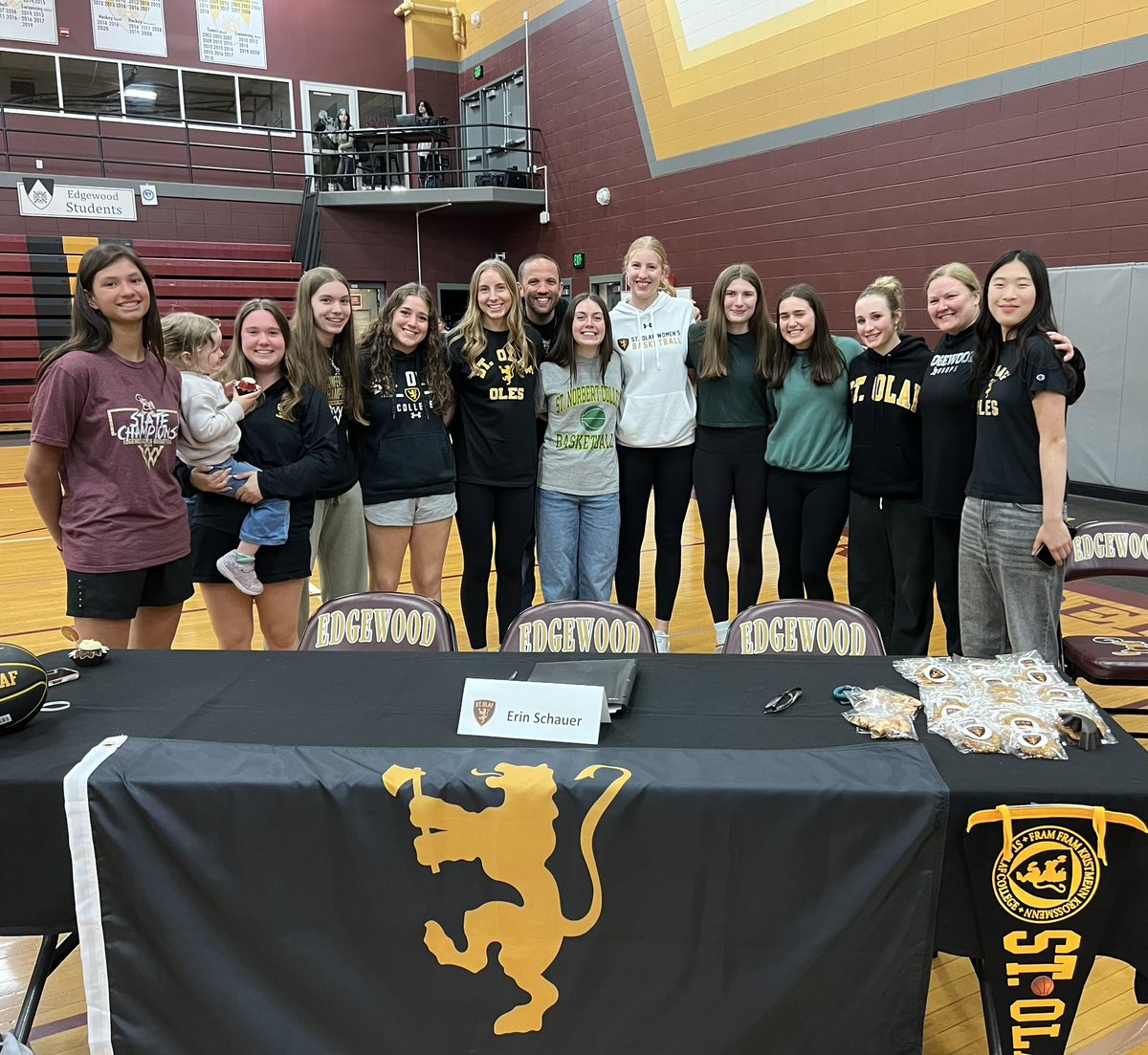 Edgewood signing day!  Congrats to Makayla Foley (🏀St Norbert) &amp; Erin Schauer (🏀&amp;🏃‍♀️St Olaf)!  We are proud of both of you and can’t wait to cheer you on at the next level!