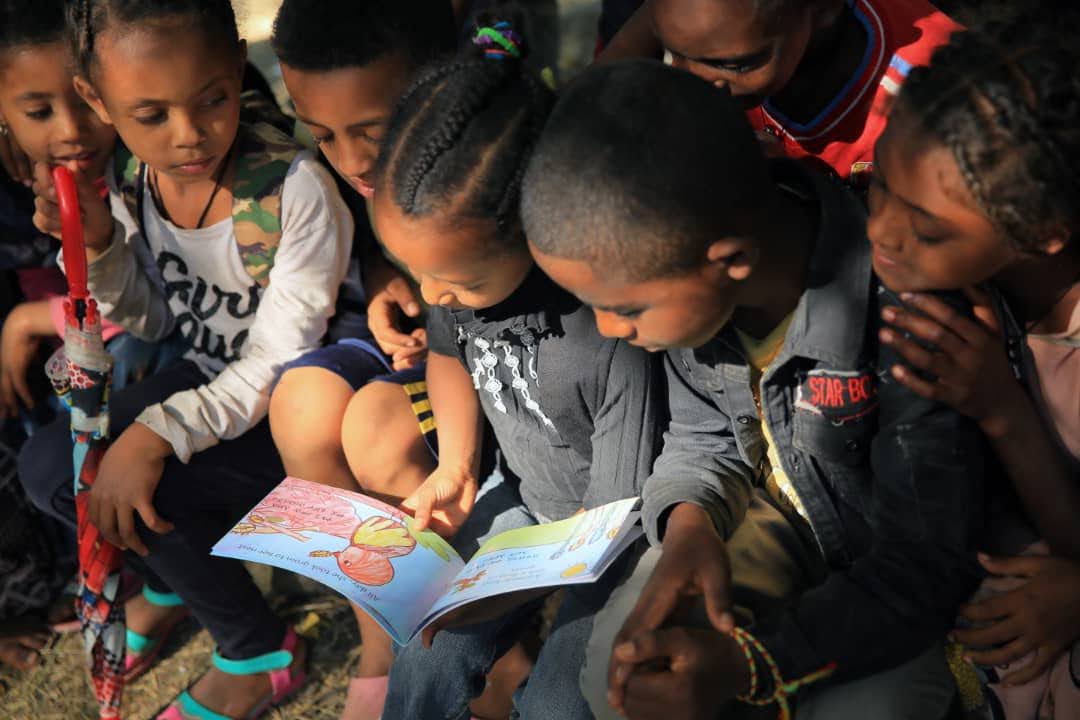 Ethiopia Reads (@ethiopiareads) on Twitter photo <a href="/HoheAwards/">HOHE Literary Awards</a> <a href="/OpenHeartsBigD1/">OpenHeartsBigDreams</a> <a href="/iCog_Labs/">iCog Labs</a> <a href="/CuriousLearnGLP/">Curious Learning</a> <a href="/WBG_Education/">World Bank Education</a> Once we have taught children the basics of reading, the motivation to read and learn comes from making available attractive, engaging books relevant to their lives in their own languages! Books change lives! (Photo of conflict-displaced children excited to receive books) <a href="/HoheAwards/">HOHE Literary Awards</a> <a href="/OpenHeartsBigD1/">OpenHeartsBigDreams</a> <a href="/iCog_Labs/">iCog Labs</a> <a href="/CuriousLearnGLP/">Curious Learning</a> <a href="/WBG_Education/">World Bank Education</a> Once we have taught children the basics of reading, the motivation to read and learn comes from making available attractive, engaging books relevant to their lives in their own languages! Books change lives! (Photo of conflict-displaced children excited to receive books)