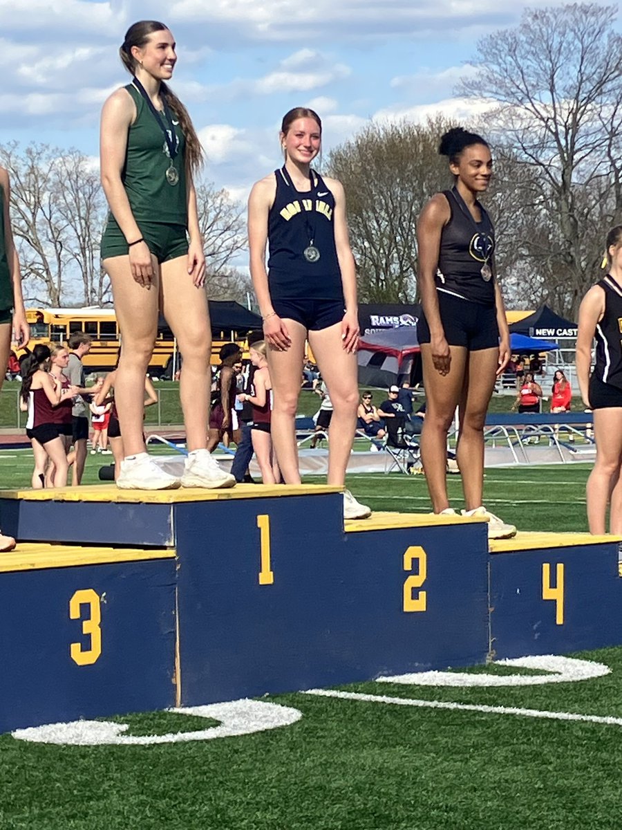 🚨SCHOOL RECORD ALERT🚨 25.65🔥
<a href="/EmmaPalmieri3/">Emma Palmieri</a> had a massive day at MAC. She finished 4th in the 400m with a season best 58.33, and broke the school record in the 200m with 25.65‼️
She also earned a 4th in the 4x100 and 6th on the 4x400m