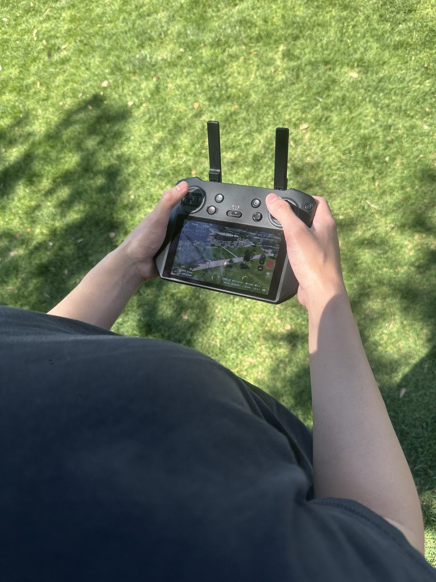 Learned how to fly a drone today in the final day of the <a href="/sportscronkite/">Cronkite News: Phoenix Sports</a> bureau! Special thanks to all my instructors and especially <a href="/PaolaBoivin/">Paola Boivin</a> for their guidance and support throughout the school year!

📸: <a href="/SamDatin/">Sam Datin</a>