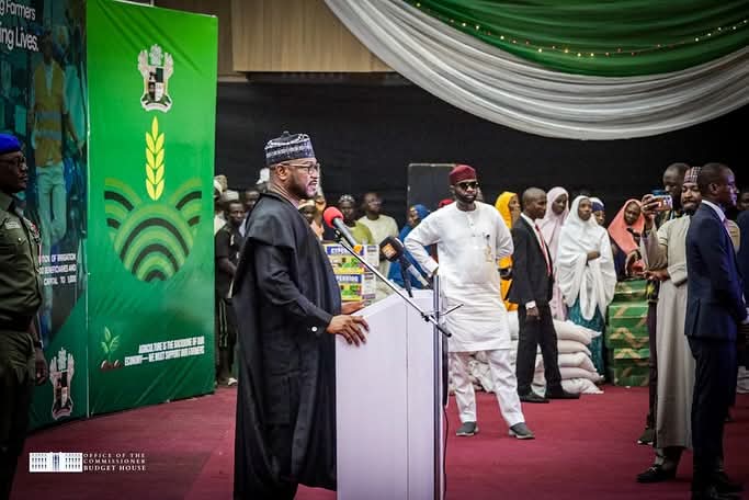 Today marks a proud moment in our collective journey to empower the people of Zamfara.

Alongside His Excellency, Governor Dr. Dauda Lawal, I had the honour of flagging off the distribution of irrigation and dry season farming inputs to 300 farmers and the disbursement of