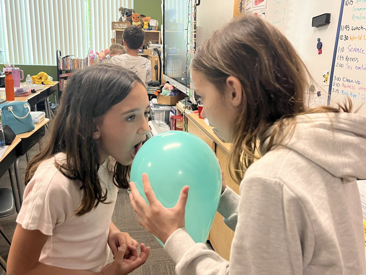 clstward1's tweet image. Exploring sound waves w/ @GCC_Charters @EPIC_academics #4thgrade making balloons vibrate with their voices, simulating sound waves, using cup&amp;amp;string phones &amp;amp; synthesize learning with info posters. (before spring break) #GCClevelUp @gcc_jsample