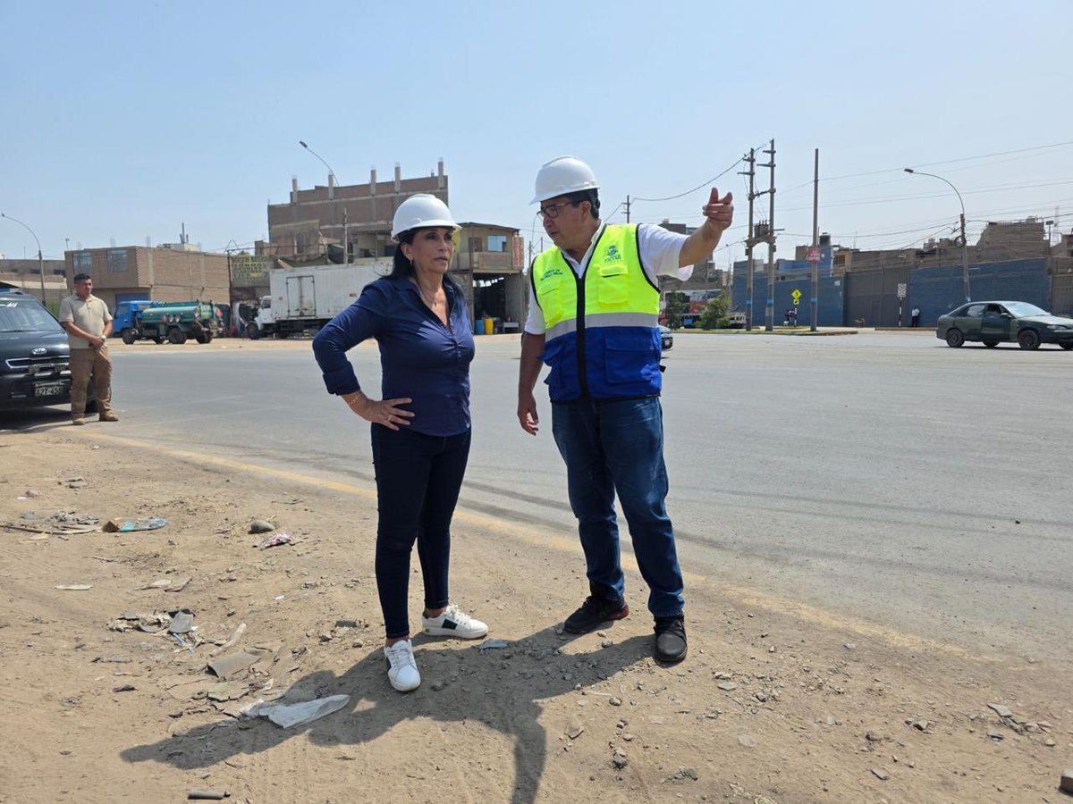 TelaObando's tweet photo. 📌 El día hoy recorrí en compañía del Ing. Carlos Arana, Gerente de Desarrollo Urbano de la Municipalidad Provincial del Callao, la nueva Av. Carlos Izaguirre, una vía clave de tres carriles por sentido que mejorará notablemente el tránsito en nuestra ciudad, beneficiando tanto a vehículos pesados como livianos y directamente a cerca de 50,000 personas de la zona y otros cientos de miles de chalacos y limeños.

Esta obra, largamente esperada, facilitará el acceso y reducirá la congestión en una zona estratégica del Callao.

¡Trabajando juntos por el desarrollo de nuestro querido Callao!

#ObrasQueTransforman #Callao #NuevoAeropuerto #InclusiónParaTodos #TrabajoConjunto #Seguridad #CongresoDeLaRepública #ChambeandoPorLaGente #AuristelaObando #FpEnLaCancha #FuerzaPopular #PuertodelCallao #callaoperu #Turismo #Desarrollo #PuertaDelPacífico #Panamericanos2027 #UnidosPorElCallao