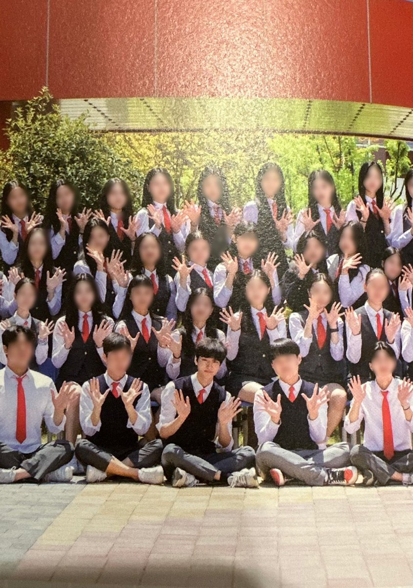 lo10lo101010's tweet photo. 고딩 준온 ✨ https://t.co/n0twEDnvDF