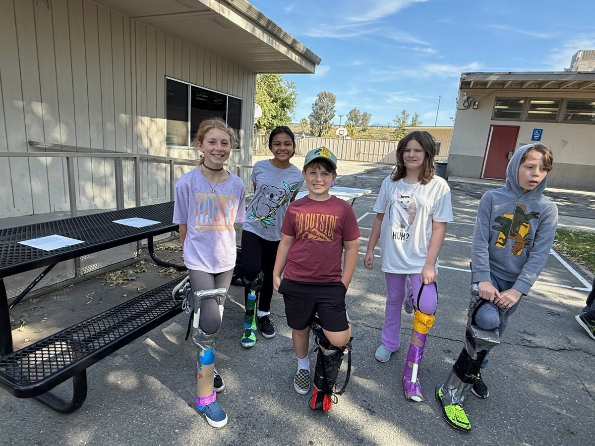 In case you missed it, eAcademy/RISE elementary students presented their projects for the Knowledge Fair on Monday, April 21.  The students were so proud of their research and work - they shined brightly as they were able to present projects to all the parents that came by!