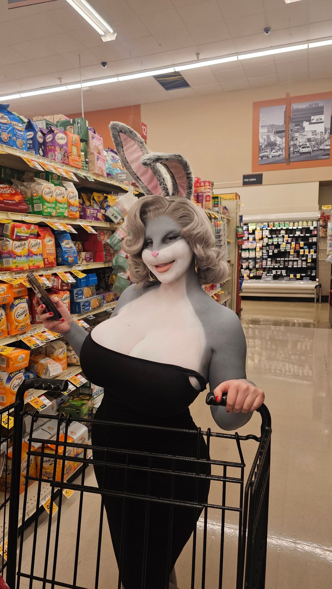 2 pic. Bts transforming @bishoujomom into Bugs Bunny. Check out both Bishoujo and @littlepuck for their looney tunes set! Its Wild!!!! https://t.co/1PLdNH13HS