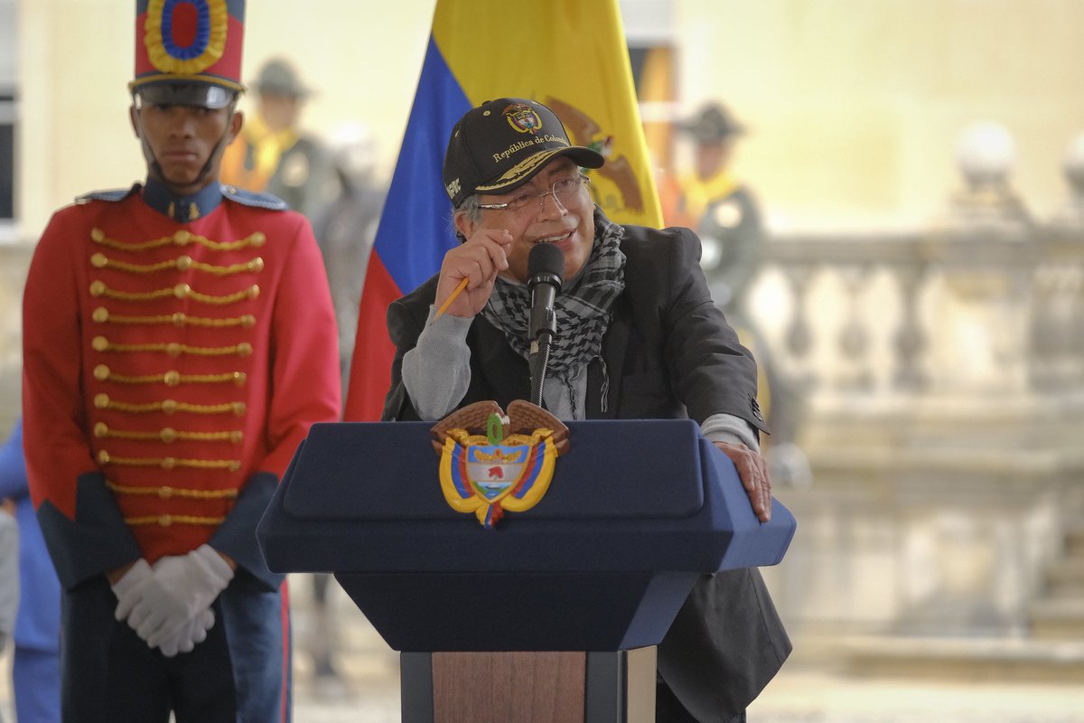 PizarroMariaJo's tweet photo. La protección de los animales en todo el territorio nacional será una realidad con la sanción del pdte @petrogustavo de la #LeyÁngel y #LeyLorenzo. Estamos del lado de la protección y defensa de la vida, siempre. 

Felicitaciones a mi colega @andreanimalidad por la iniciativa y al movimiento animalista. 🦮