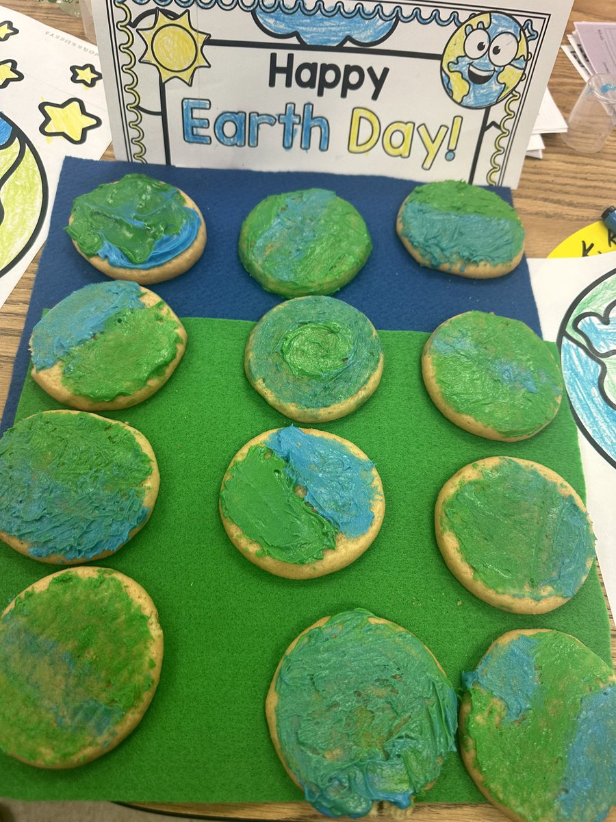 Ms. Brooks’ students celebrated Earth Day in a DELICIOUS way.  After learning about the purpose and impact of Earth Day, they decorated their own Earth Day cookie. #yum