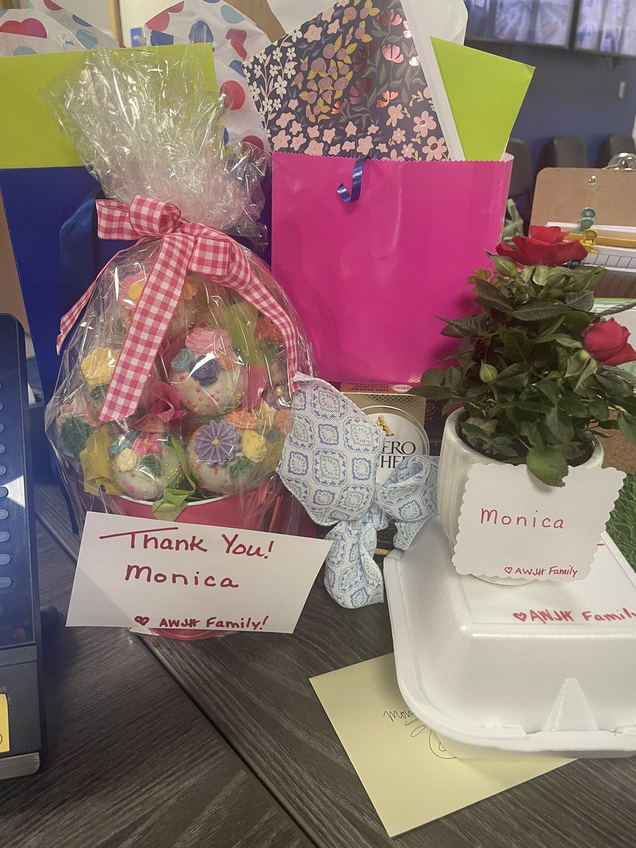 _MrsMSG's tweet photo. No better place to call home, and no better people to call family. Feeling all the love from @AWLSJH on this #AdministrativeProfessionalsDay https://t.co/Y5Ti9Hn0Ol