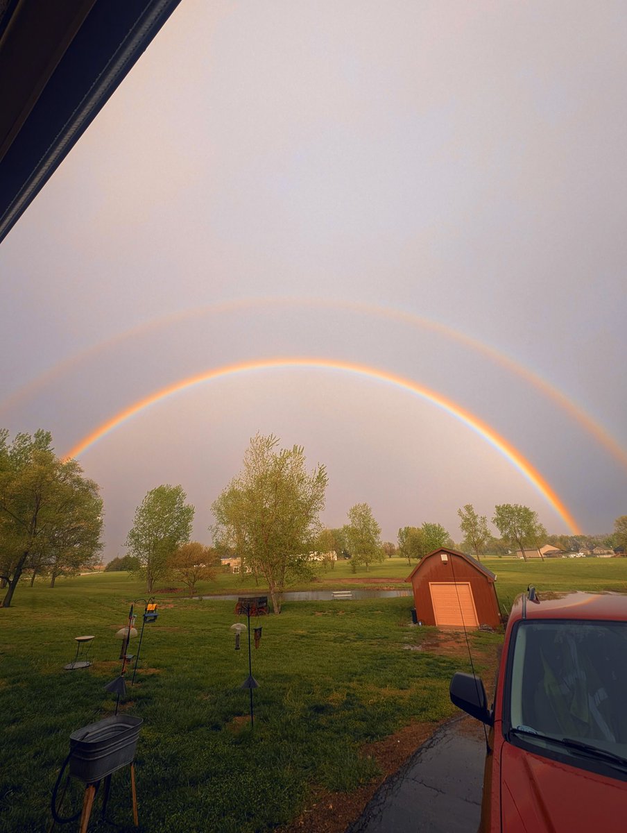 Shep06's tweet photo. @fox4wx basehor ks https://t.co/BDogkrYoX8