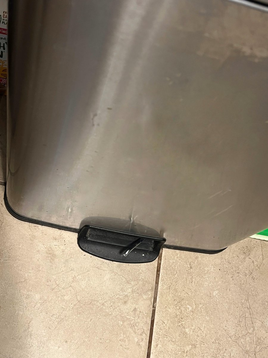 dimox9's tweet photo. @IKEACanada Our family bought the Sulten bin a little over a year ago for more than $120, and the pedal broke. We were basically told by customer support "too bad it's out of warranty" and "no replacement parts". https://t.co/sv3BzGLRF0