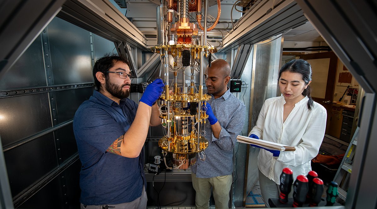 Scientists at Berkeley Lab and Berkeley Physics are leading groundbreaking research spanning the quantum ecosystem from qubits to quantum computing networks. newscenter.lbl.gov/2025/04/23/sev…