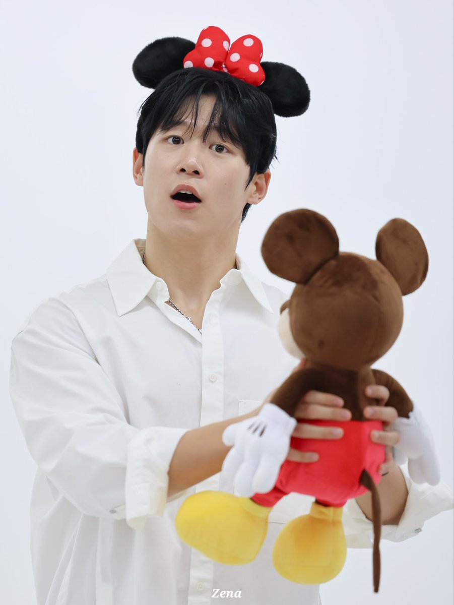 250419 후즈팬 카페 팬싸인회

원래 미키가 이렇게...갈색이에여?

#정승원 #너를사랑한다는말