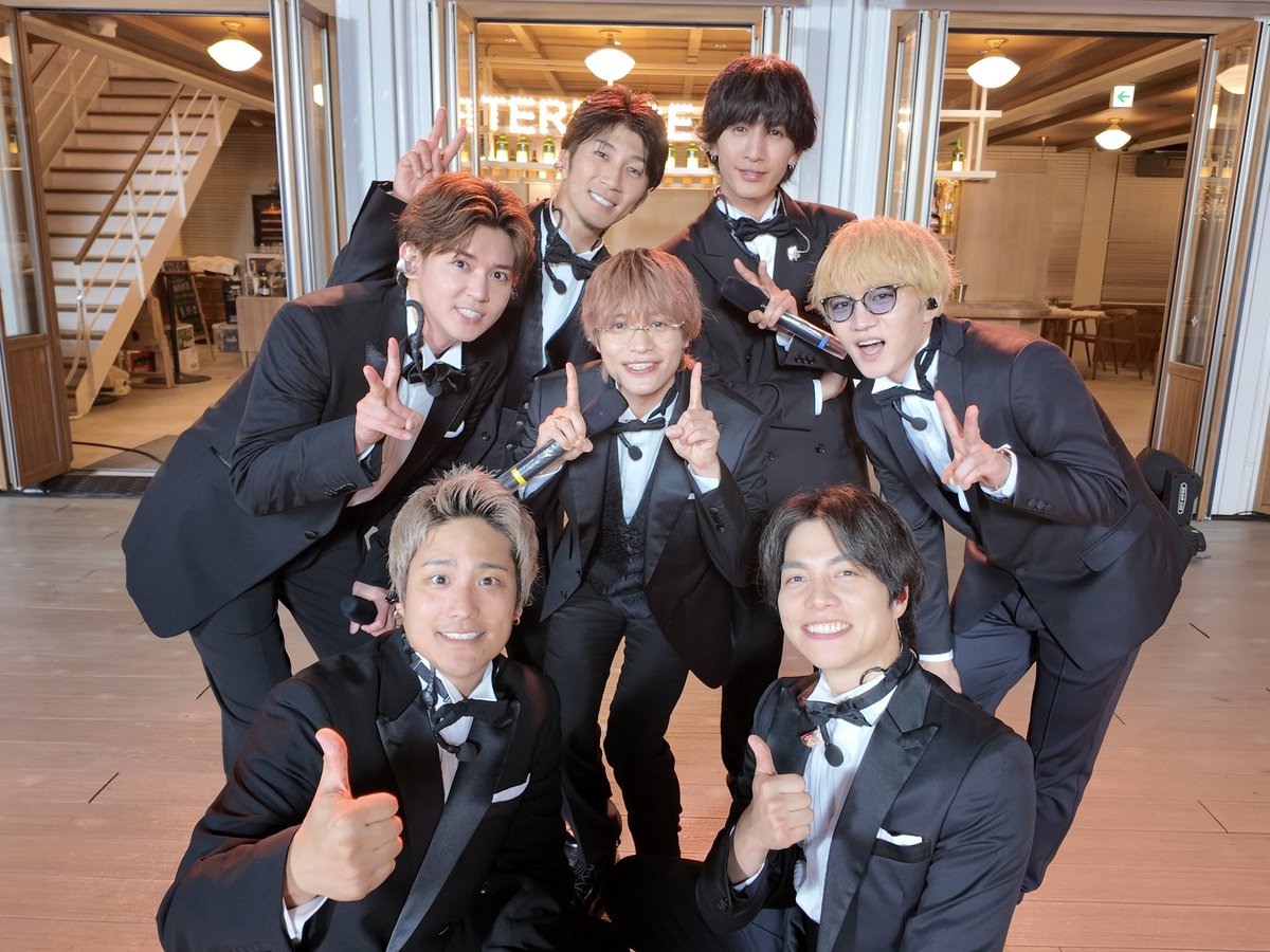 昨日の虹会楽しかった
去年投稿するの忘れてた見たい
残念だなぁ
10周年だったのにね まぁいっか！
靴下はきと顔面付箋貼り面白かった
濱ちゃんおめでとう 景品可愛かった
やっぱり7人じゃなきゃダメなんだよ
この7人が大好きです
これからも応援してます