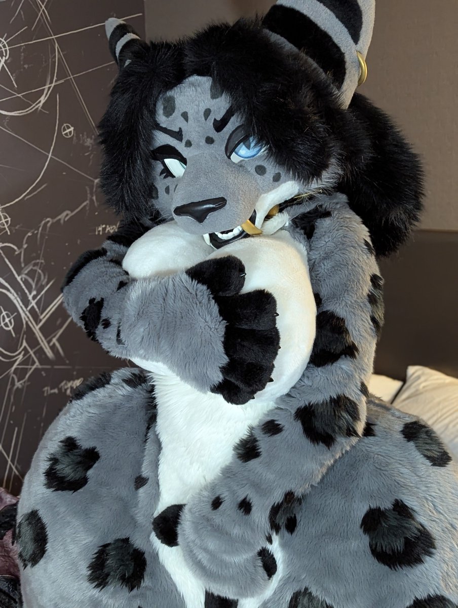 Which hand do you want me to move?~ 💜✨️
