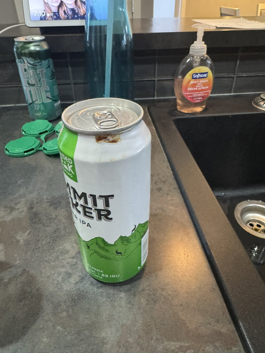 yyctwindad's tweet photo. @BandedPeak_Brew not sure I should drink it anyways https://t.co/nIFJzyFmzZ
