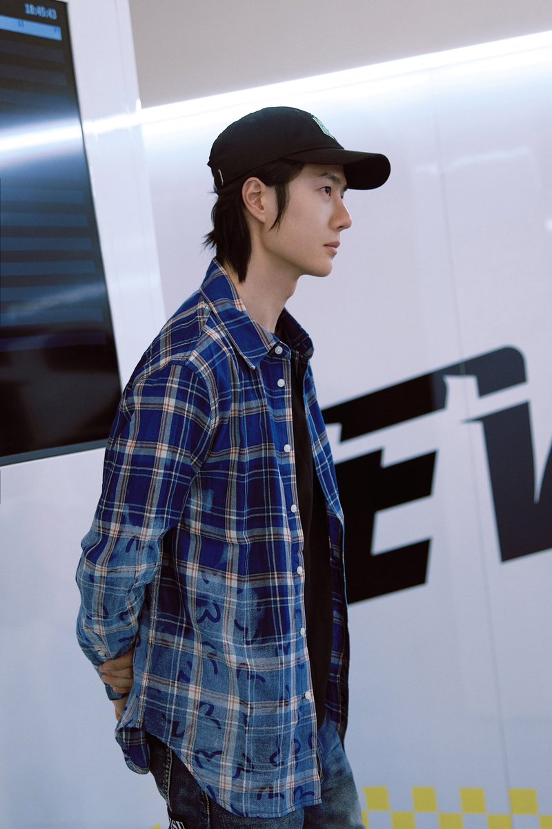 Yibo_Thailand's tweet photo. 250524 | YIBO-OFFICIAL weibo update
ใช้ความเร็วเขียนบทใหม่บนเส้นทางที่ไม่รู้จักบันทึกช่วงเวลาแห่งการโฟกัสในพิท

วันนี้ต่อเนื่อง🏎️🏎️🏎️

#WangYibo #YIBO85 https://t.co/Fvh31plV8n