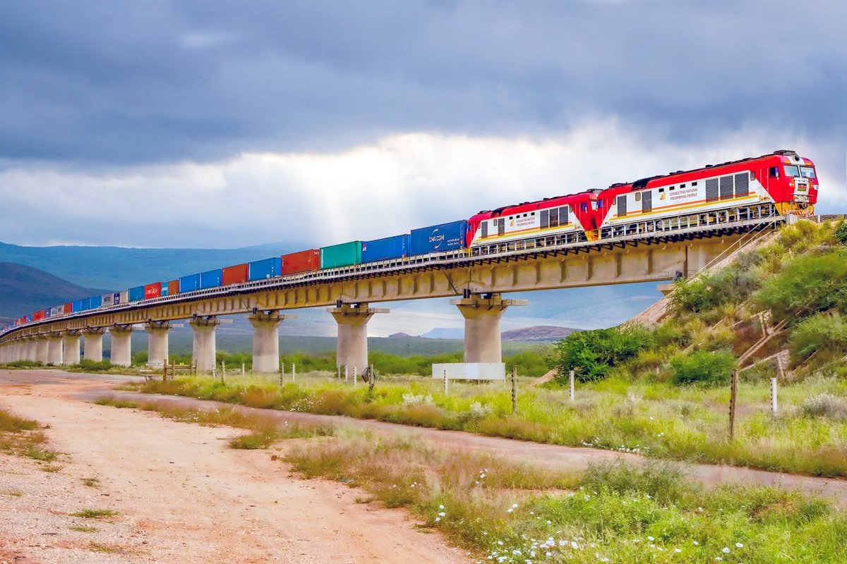 KenyaRailways_'s tweet image. Move Your Cargo with Confidence!
Kenya Railways Freight Service offers fast, reliable, and cost-effective transportation for bulk and break-bulk goods across Kenya and into the region. #KRFreight #RightOnTrack #RegionalConnectivity #CargoSolutions4o